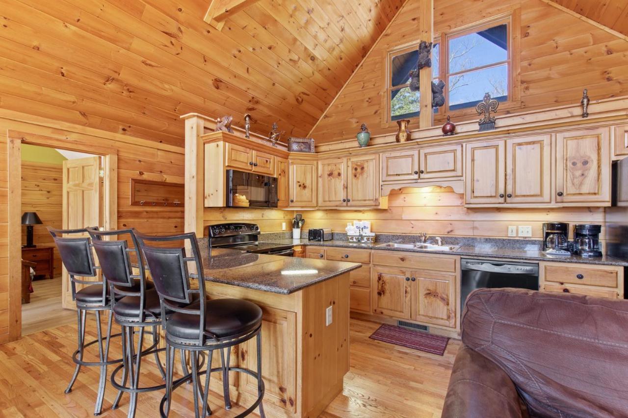 Above The Clouds, 4 Bedrooms, Pool Access, Private, Gaming, Sleeps 16 Гатлинбург Экстерьер фото
